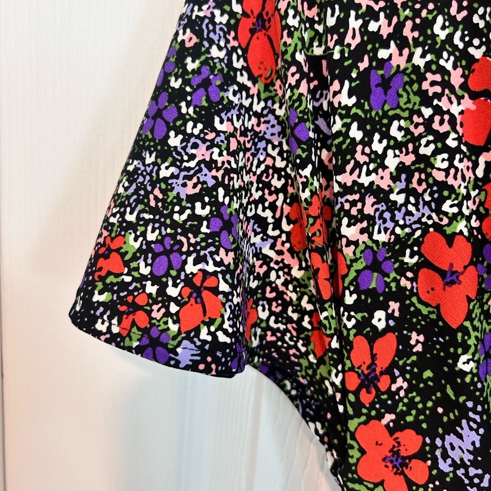 Black Floral V-Neck Flutter Sleeve Dress with Floral Red Accents. Size XS - Picture 5 of 11